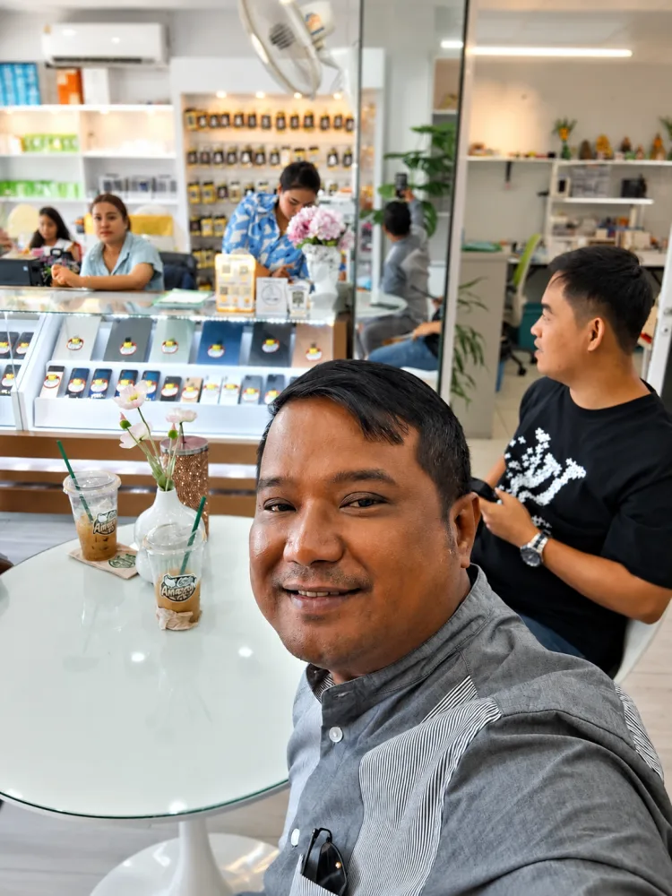 บรรยากาศในร้านช้างฟิกซ์โฟน