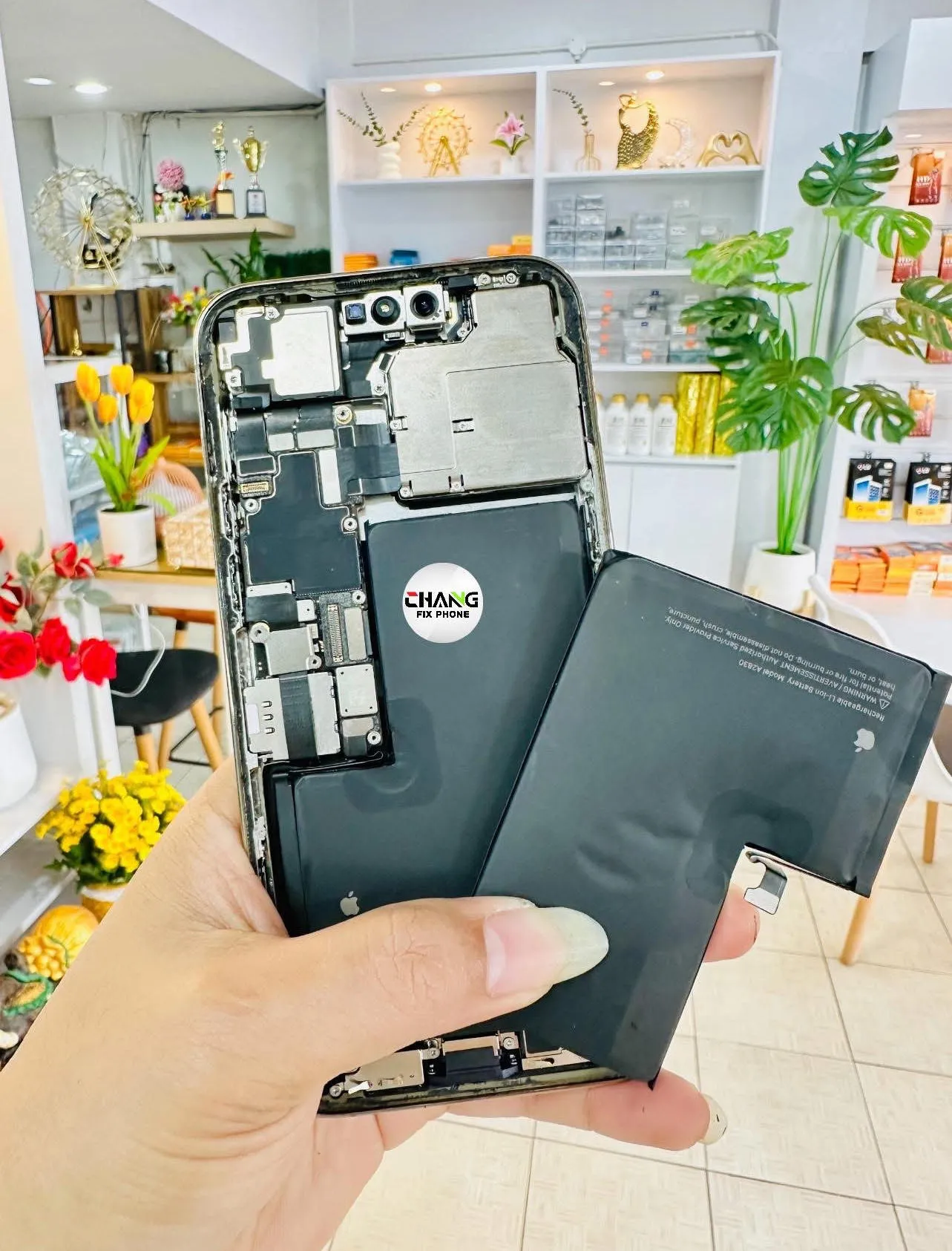 เปลี่ยนแบตเตอรี่ iPhone สุราษฎร์ธานี