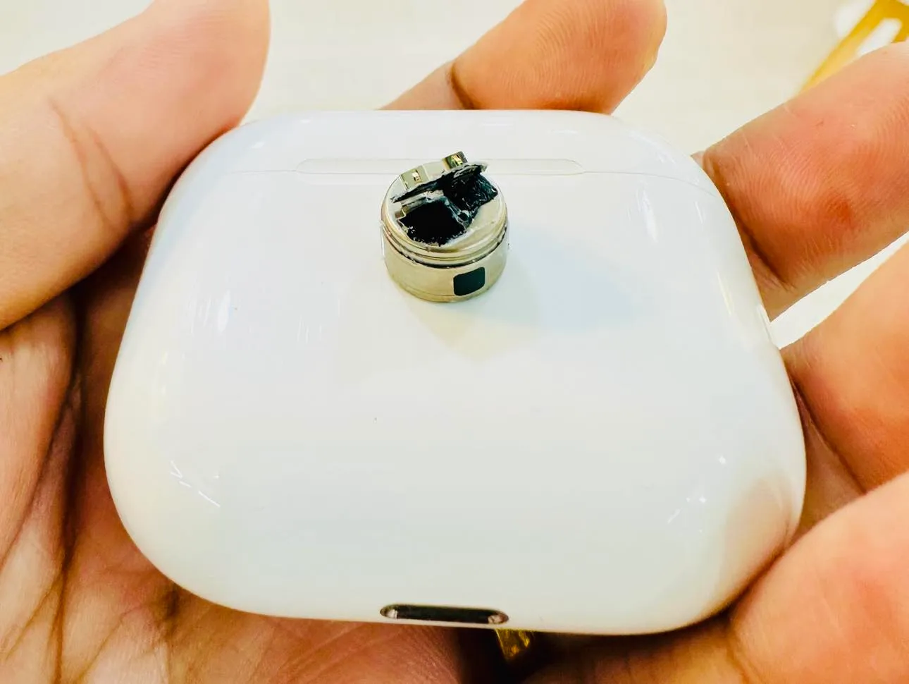 เปลี่ยนแบตเตอรี่ Airpod