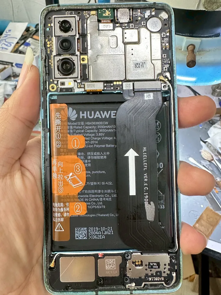 งานเปิดเครื่องซ่อมมือถือ Huawei ตรวจแบตเตอรี่และบอร์ด ที่ช้างฟิกซ์โฟน สุราษฎร์ธานี