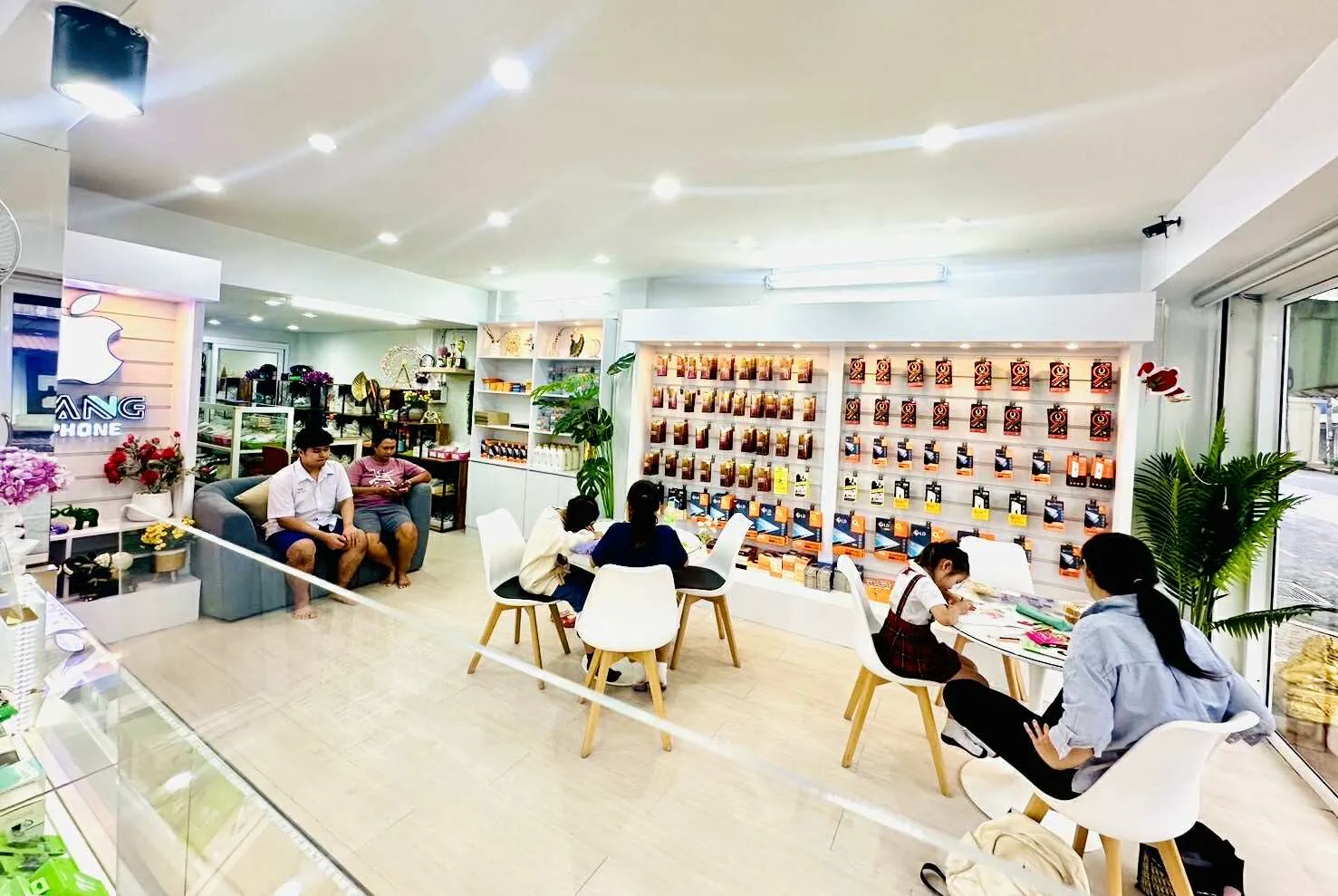 เปลี่ยนจอ iPhone สุราษฎร์ธานี ตำบลตลาด | จอแตก จอเขียว ทัชไม่ติด งานเนียน รับประกัน