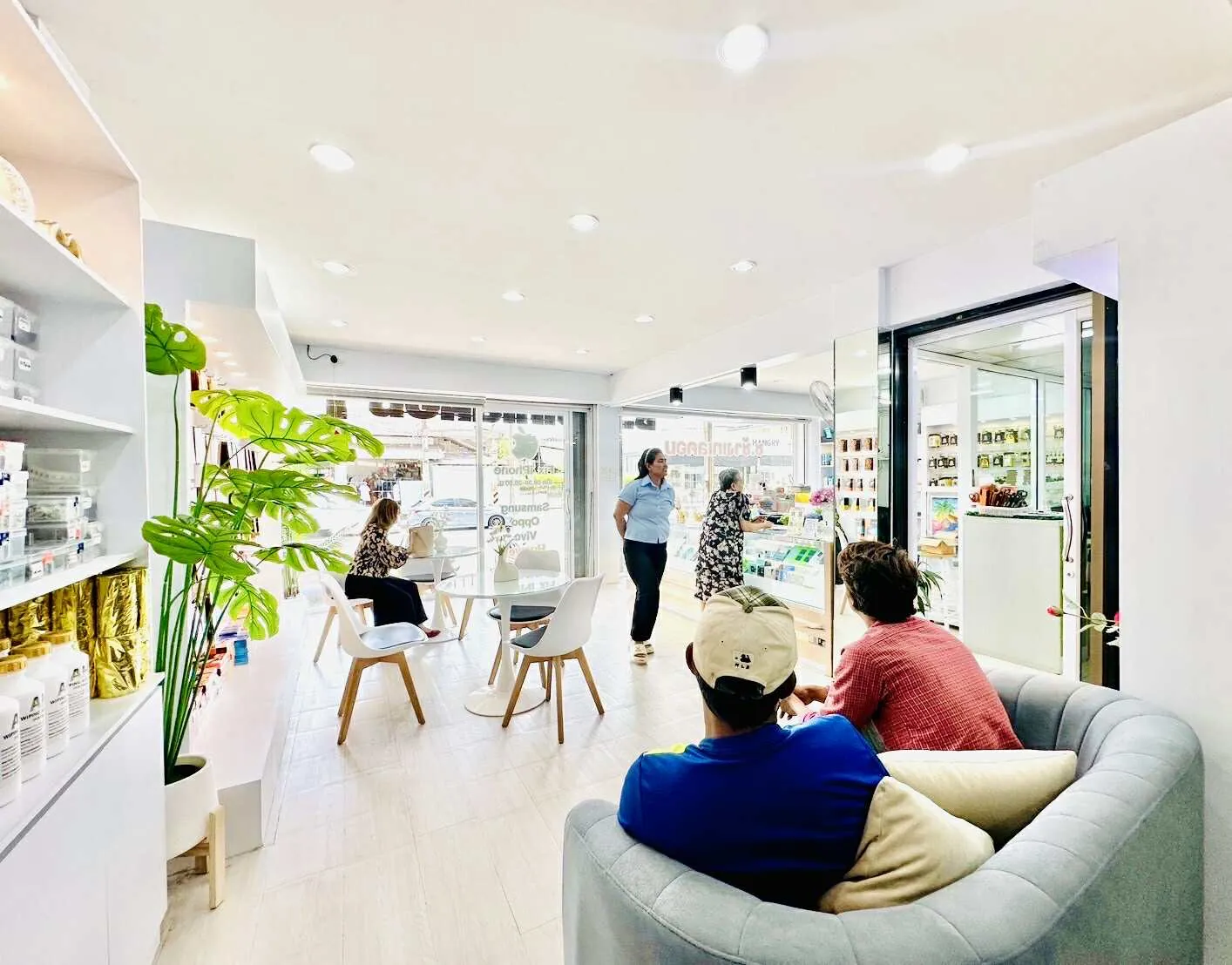 หน้าร้านช้างฟิกซ์โฟน รับจำนำและฝากขายมือถือ สุราษฎร์ธานี